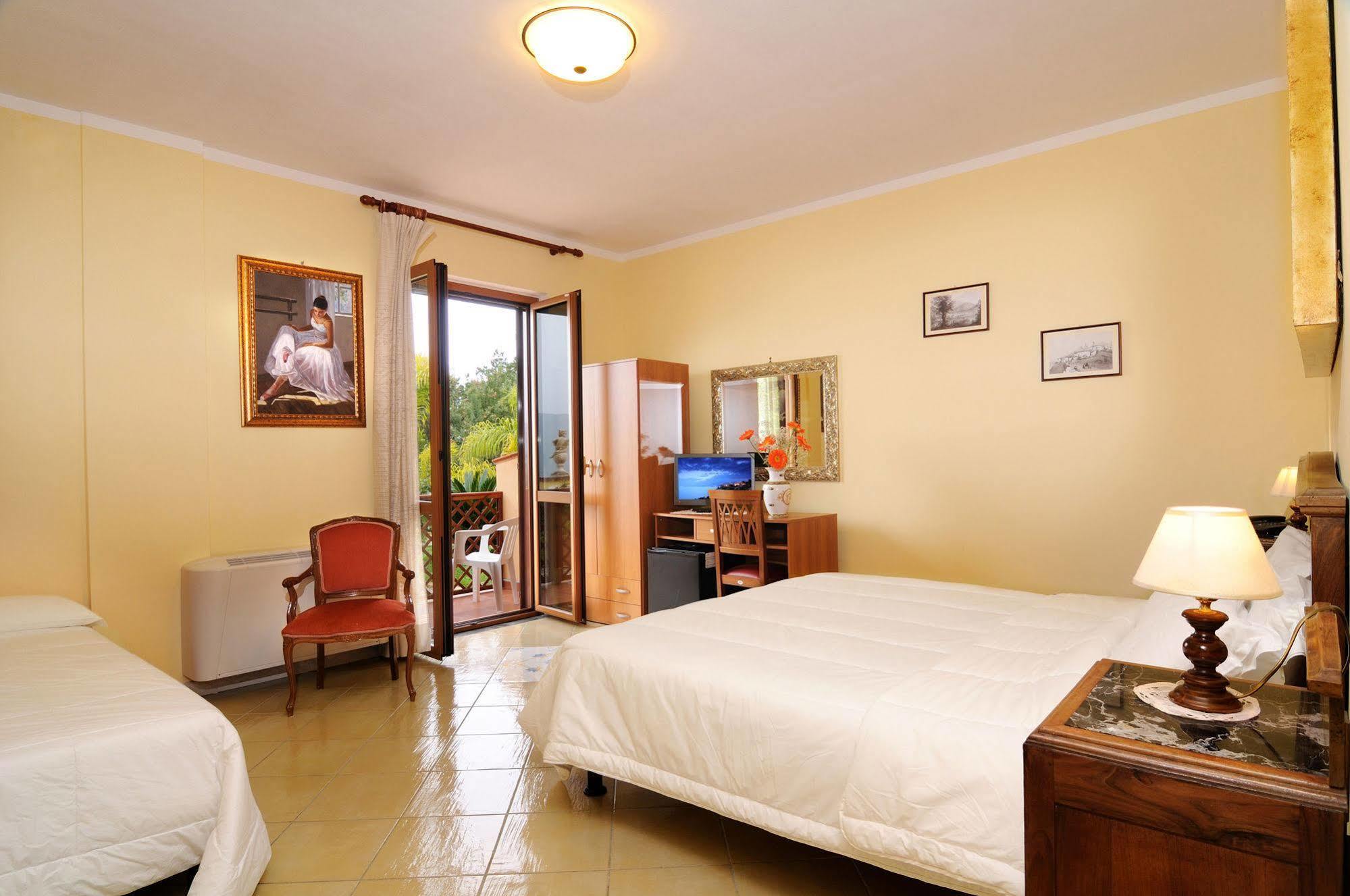 Hotel Villa La Colombaia Agropoli Exterior photo