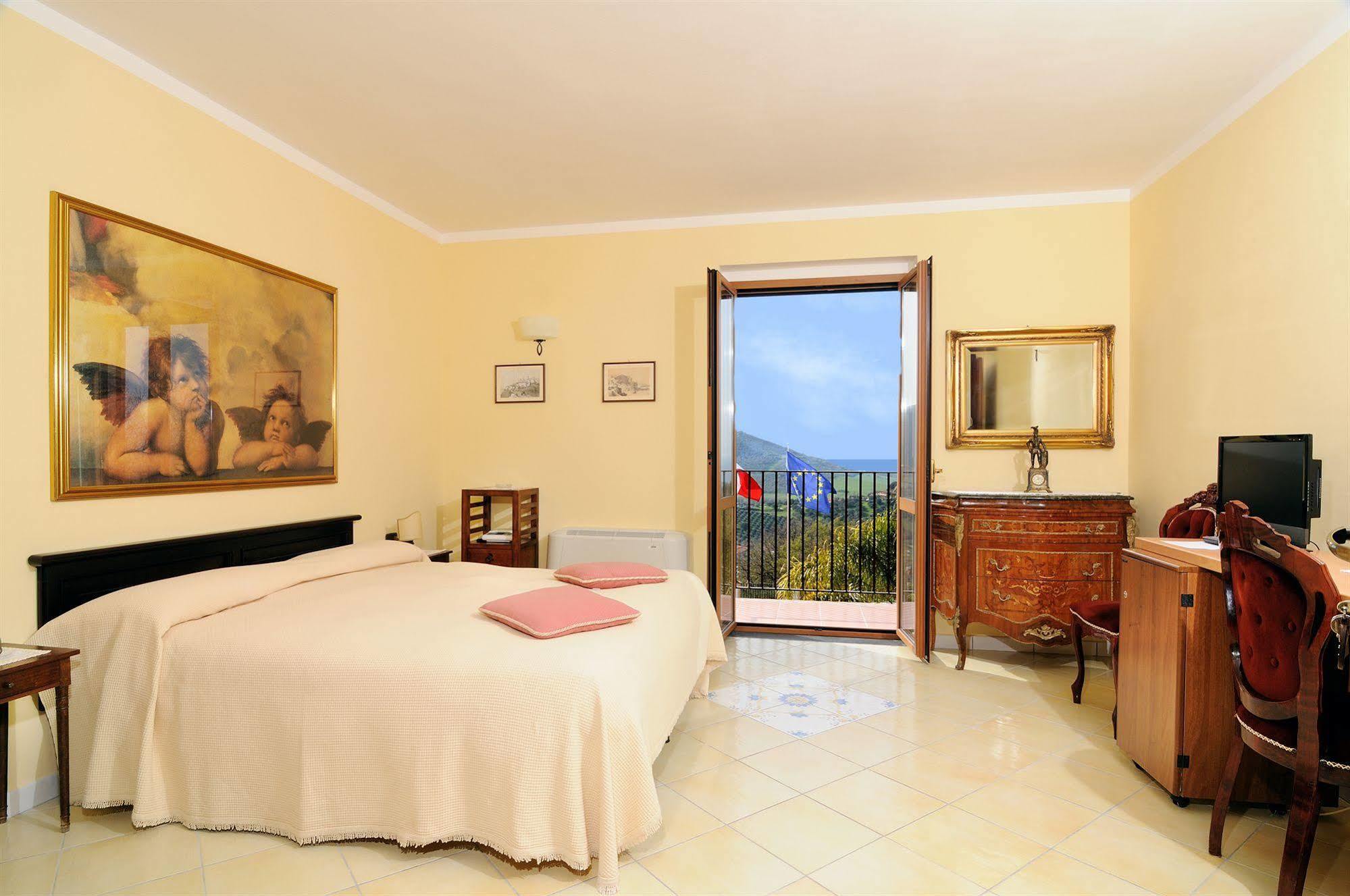 Hotel Villa La Colombaia Agropoli Exterior photo